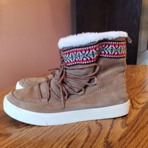 Toms Alpine Waterproof tan suede tribal Moccasins faux fur Ankle Boot 9